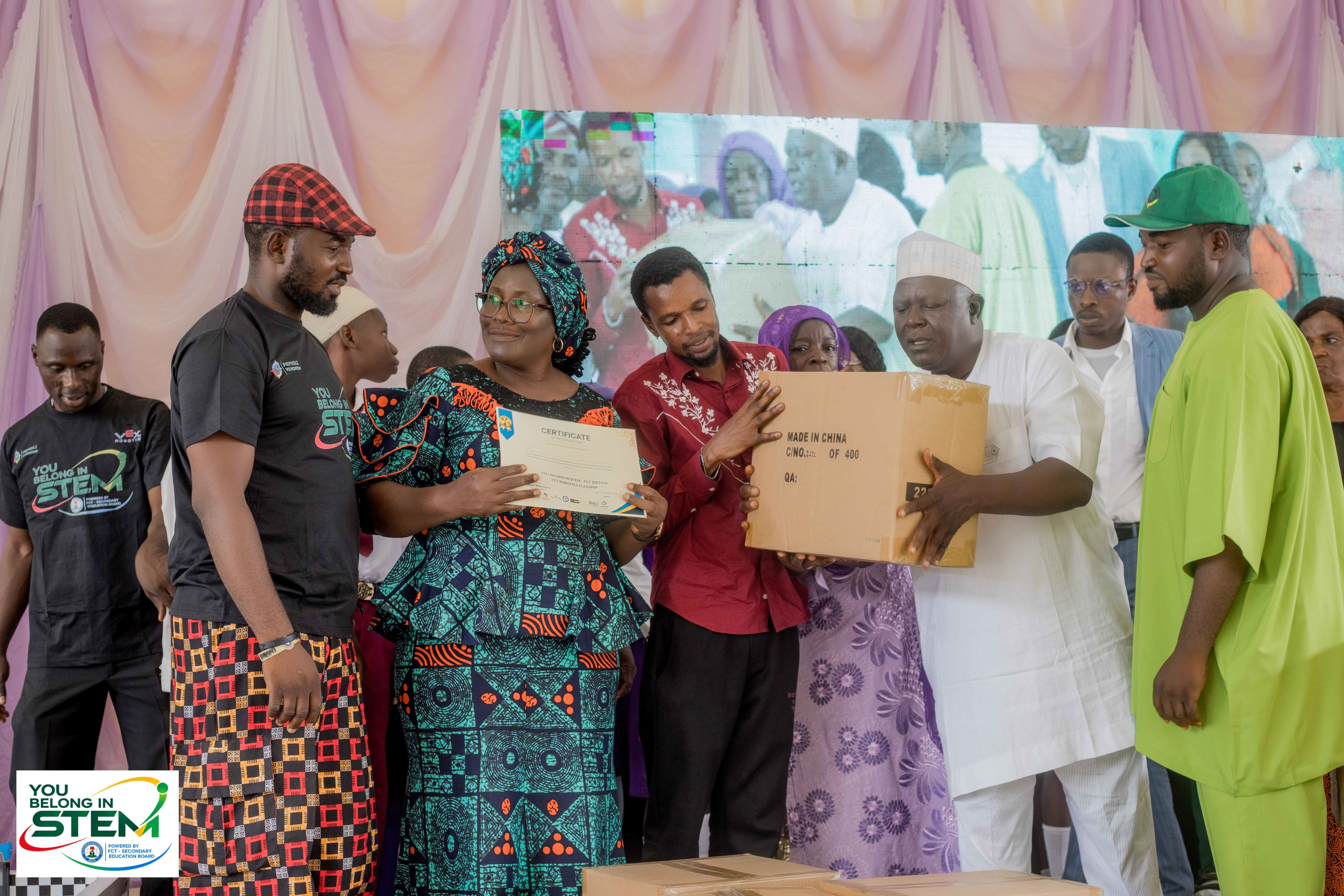 Certificate and VEX Robotics kit presentation at the You Belong in STEM FCT Edition launch